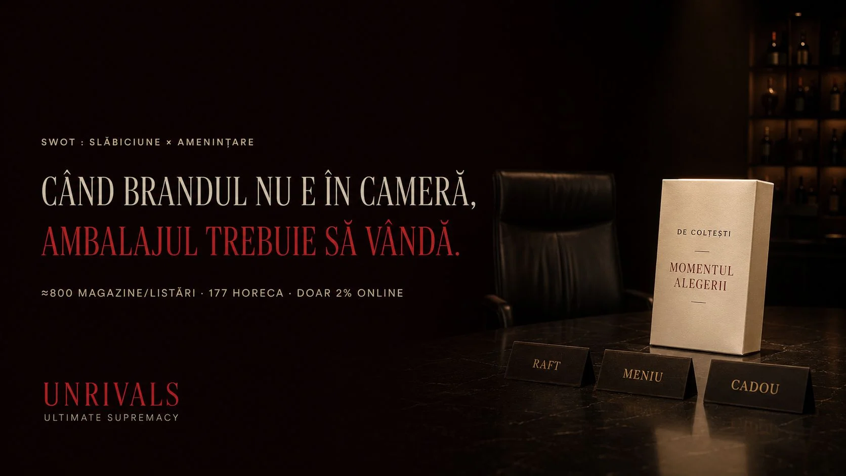 Concept De Colțești: „Când brandul nu e în cameră, ambalajul trebuie să vândă.” Cutie „De Colțești, Momentul Alegerii” pe o masă de restaurant, cu etichete Raft, Meniu, Cadou.